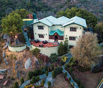 The Colonial Manek Manor
